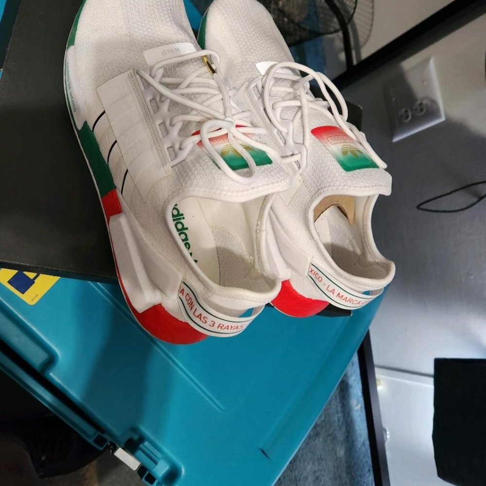 ADIDAS NMD R1V2 UNITED BY MEXICO CITY MENS SNEAKERS